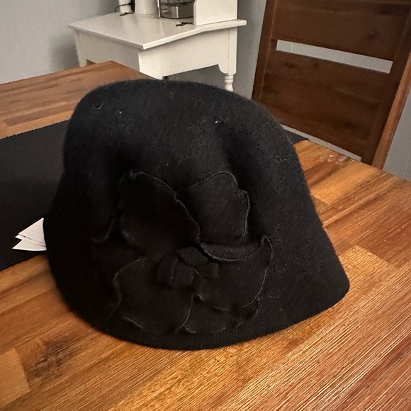 Winter hat - Picture 2 of 4